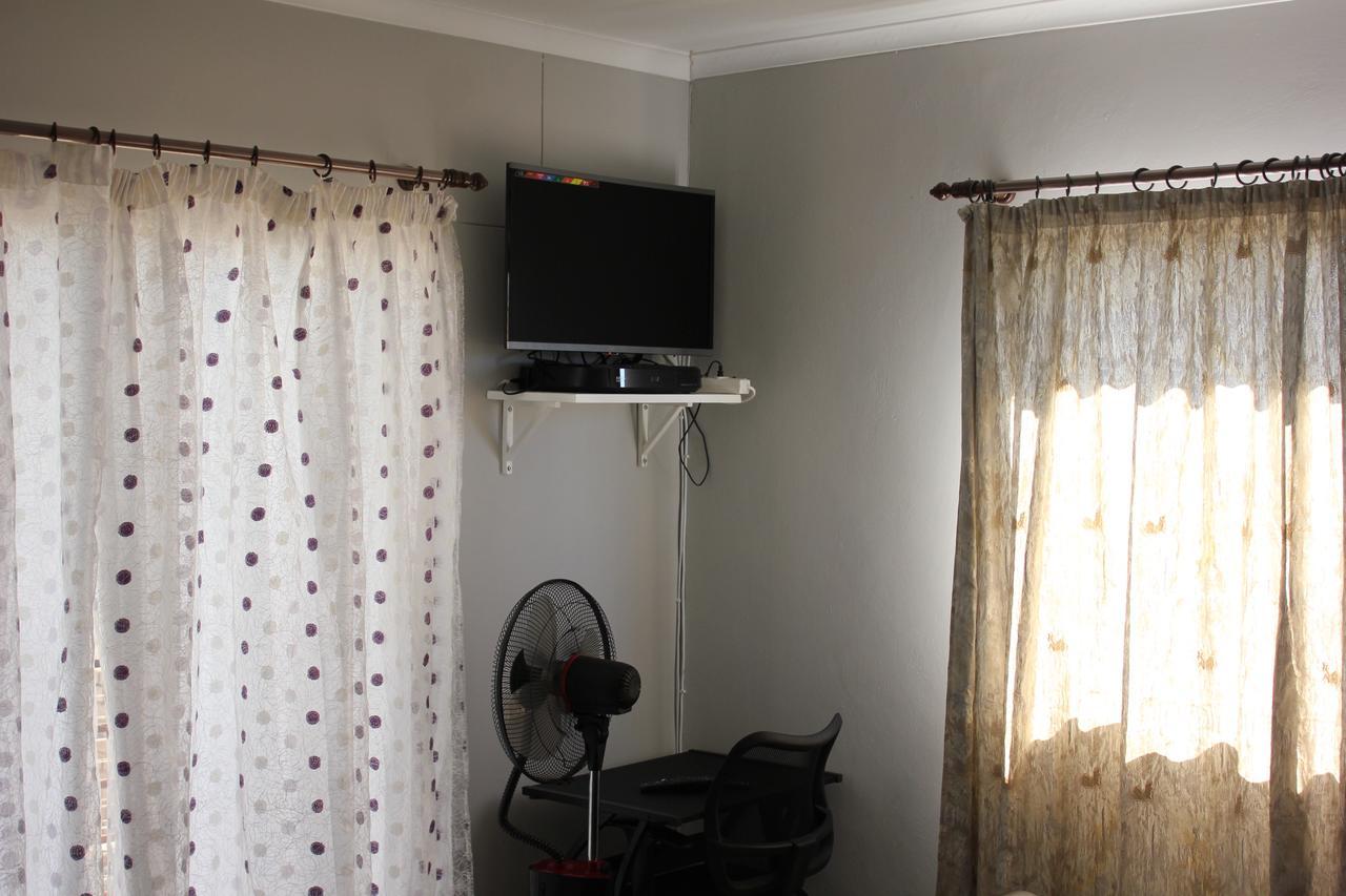 Coco Palm Bed&Breakfast Windhoek Ngoại thất bức ảnh