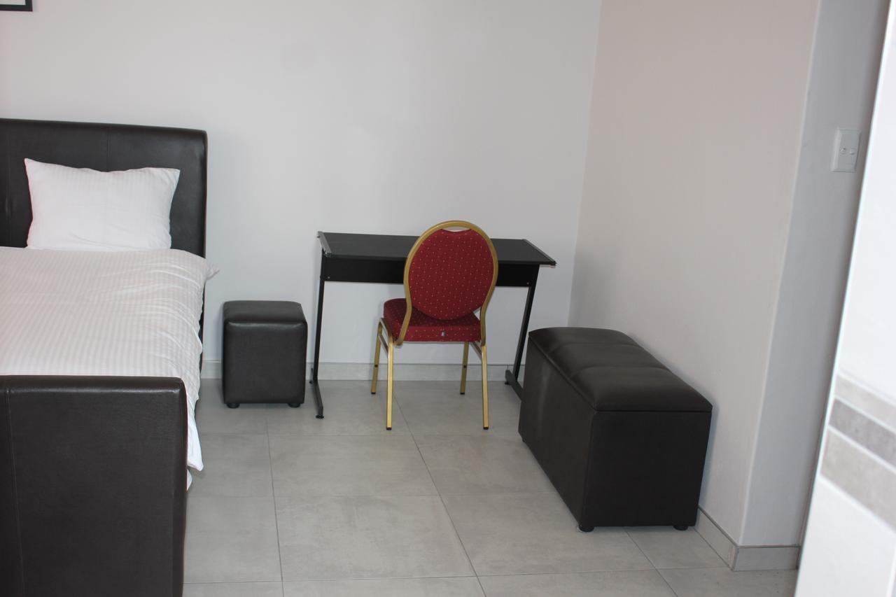 Coco Palm Bed&Breakfast Windhoek Ngoại thất bức ảnh